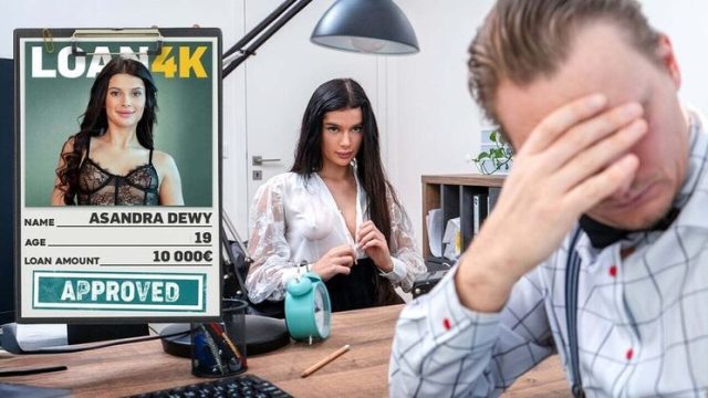 Ateşli esmer patronunu baştan çıkarıyor